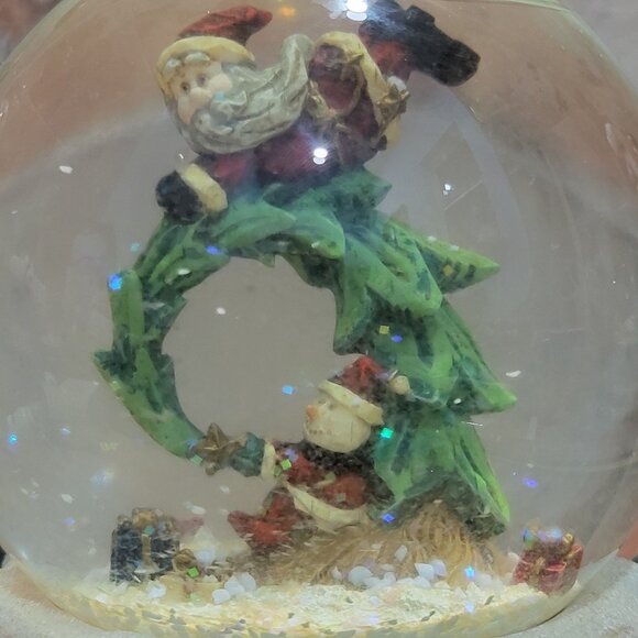 Here Comes Santa Claus Christmas Snow Globe Music Box Plays Jingle Bells Tune - Picture 12 of 12